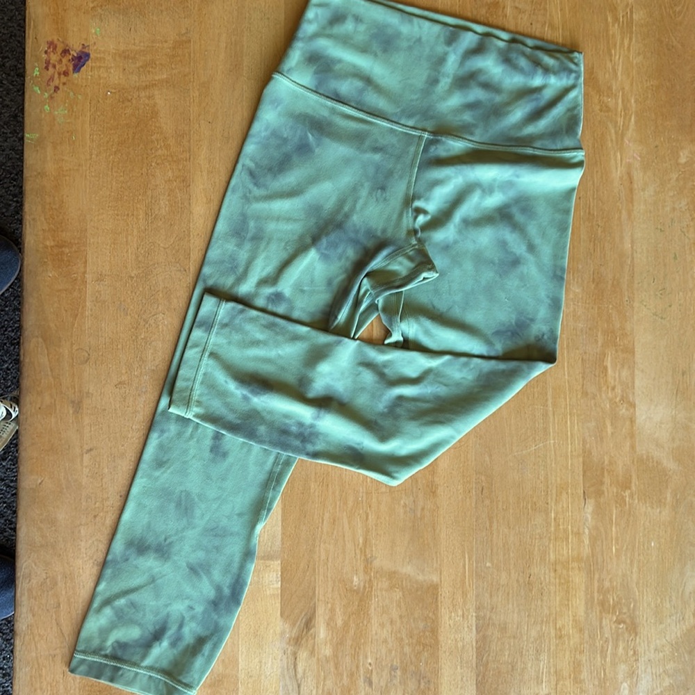 lululemon athletica olive/green lighter leggings 21” inseam size 6